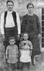 gal/Kfarsghab_Old_Photos/_thb_family.jpg
