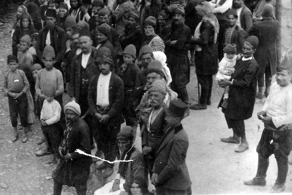 gal/Kfarsghab_Old_Photos/gathering1.jpg