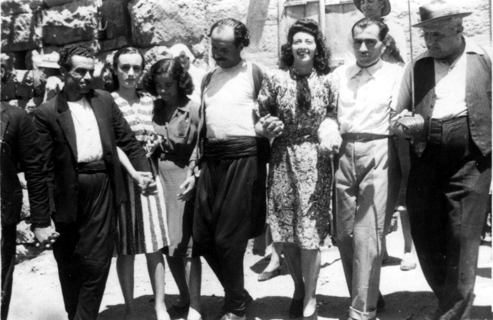 gal/Kfarsghab_Old_Photos/dabke.jpg